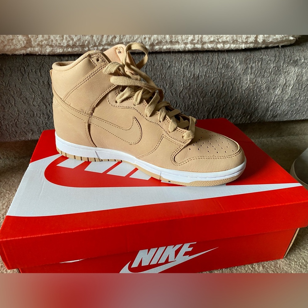Nikes!! - Picture 2 of 3